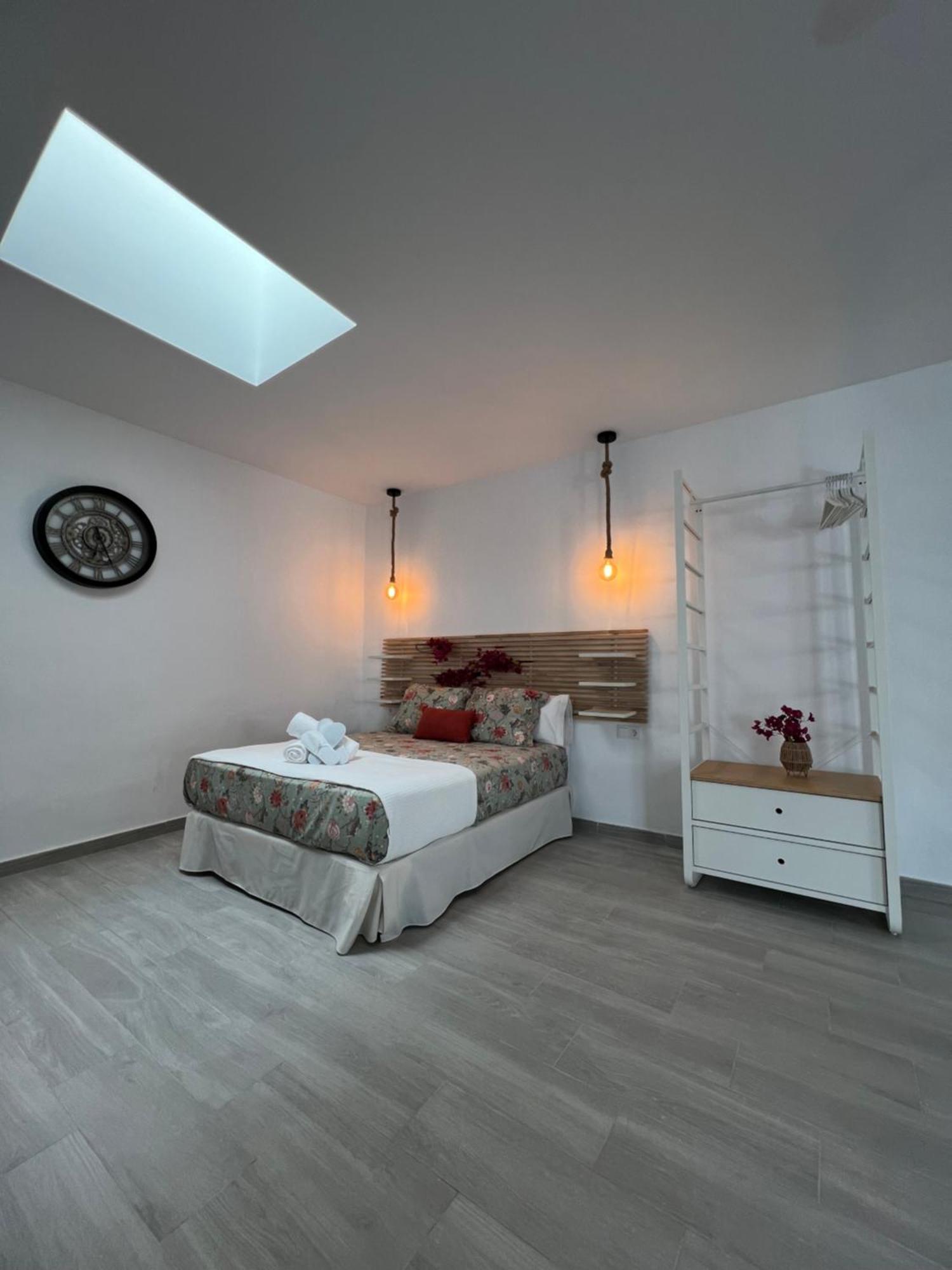 Apartamentos Turisticos A.Parra Jerez de la Frontera Exterior foto
