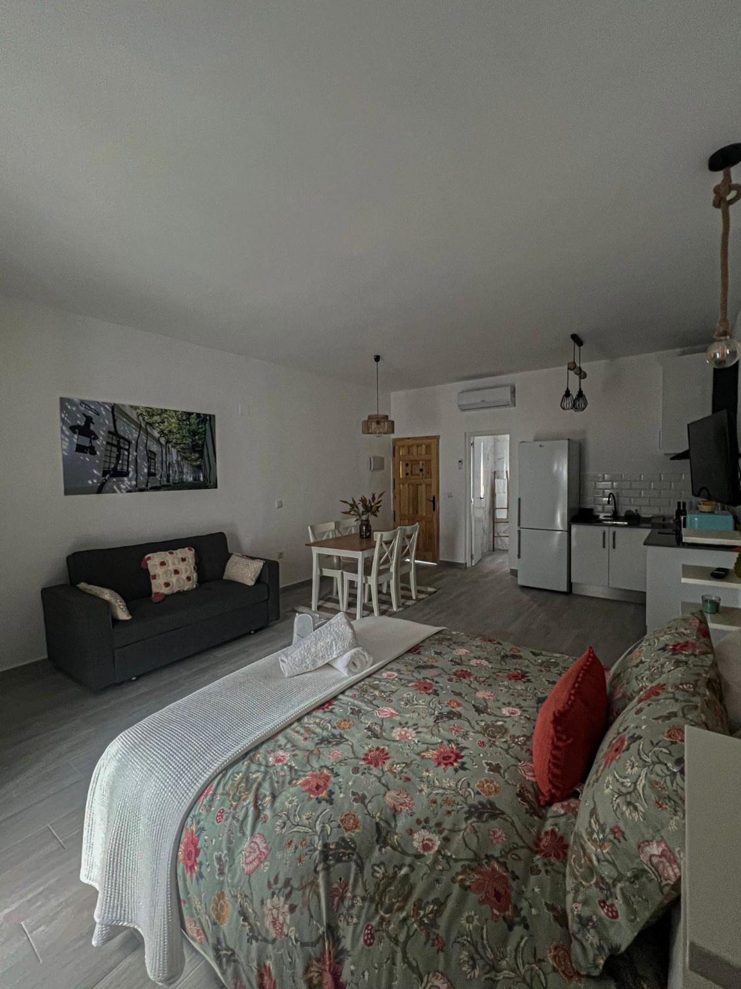 Apartamentos Turisticos A.Parra Jerez de la Frontera Exterior foto