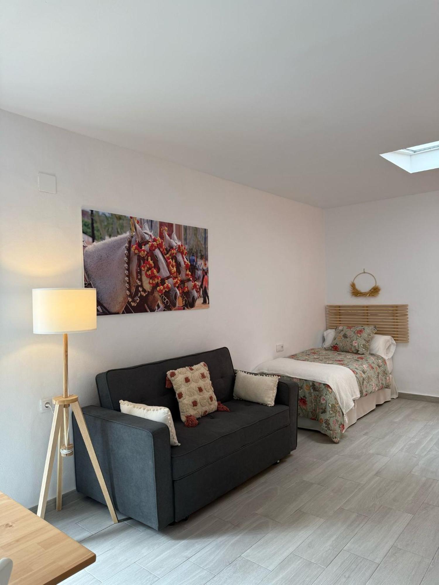Apartamentos Turisticos A.Parra Jerez de la Frontera Exterior foto